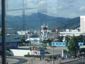 2010-07-18 16:35 ガンダム 東静岡駅にて。OLYMPUS uT6010,f5.1,1/250s,ISO-64