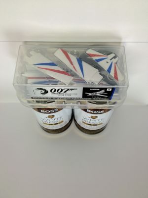 2012-04-22 11:32 サントリーBOSS WHITE PRESSO微糖と007のダイキャストディスプレイモデル。Apple iPhone 4S,f2.4,1/40s,ISO-64。